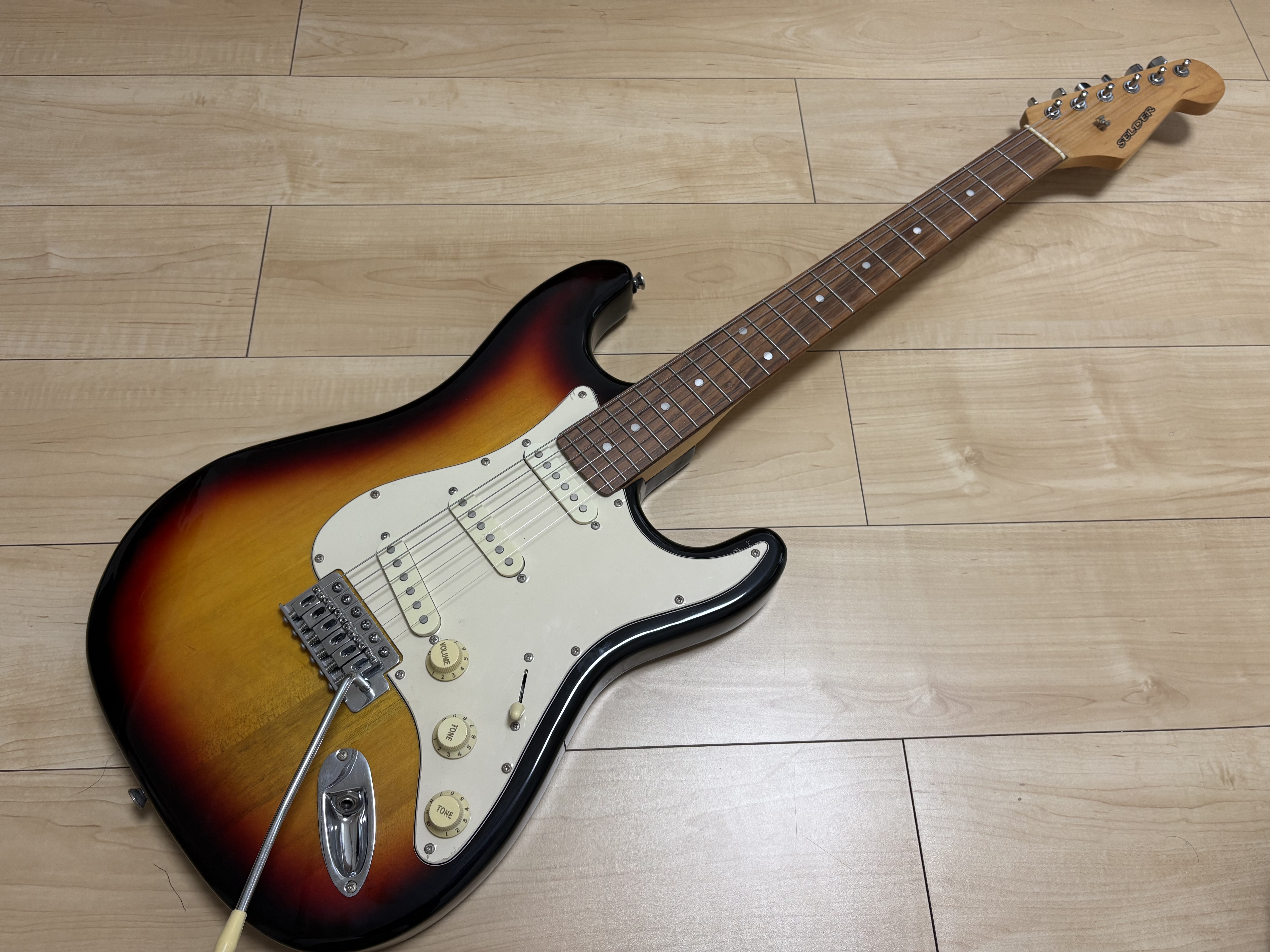 【ギター初心者向け】弾くたびに「ビビり音」が鳴る！原因の切り分け方と3つの解決策